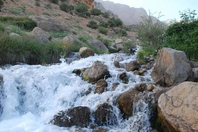 چشمه میشی سی سخت | جاذبه گردشگری سی‌سخت | سرای خاطرات